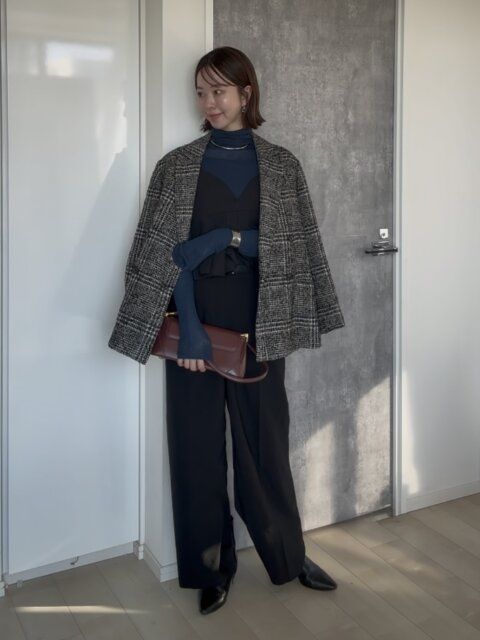 PLSTシアーリブタートルネックセーターのビスチェコーデ 全身