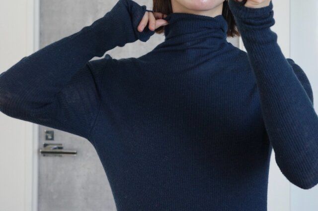 PLSTシアーリブタートルネックセーターのタートルネック部分