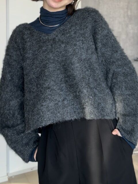 PLSTシアーリブタートルネックセーターのニットコーデ