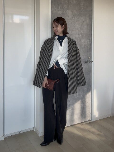 PLSTシアーリブタートルネックセーターのシャツコーデ 全身