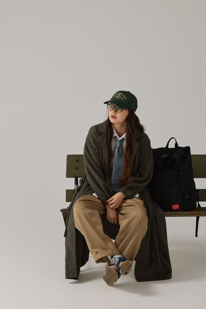 冬こそ《ニューバランス》のスニーカーで軽やかに！大人が真似したいゆるいプレッピーコーデ【FUDGE FRIEND おしゃれさんの毎日コーディネート vol.631｜うさみ】