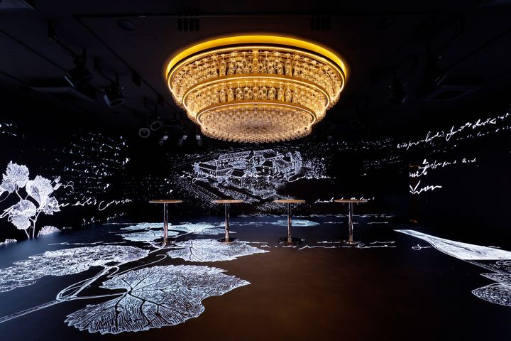 没入型空間となっているメインスペースの広さは約400㎡。