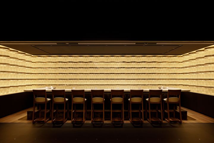 「青山ワイン会」で提供されるワインはもちろん、アミューズブッシュにアペリティフまで、代表の熊谷正寿が自ら厳選。