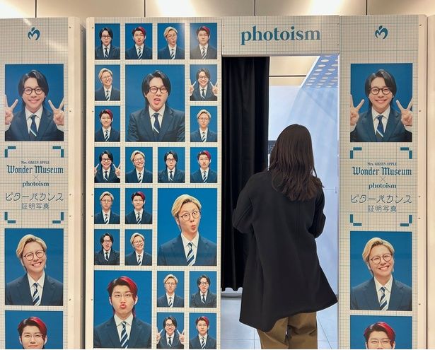 展覧会を見終わったらメンバーとの写真撮影もおすすめ(要予約・有料)