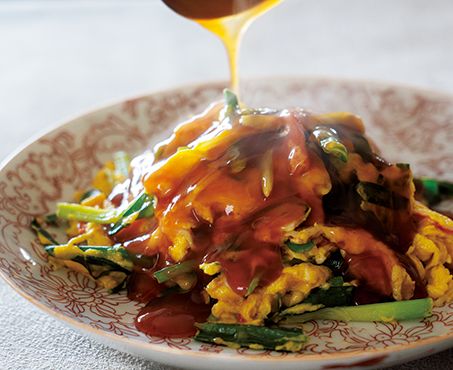 ポイントにするのがポイント！ 卵ふわふわの「カニかまニラ玉あんかけ」のレシピの画像1