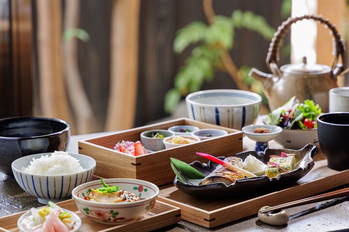 伊勢の文化と伝統に触れながら。往時の風情を残す街で暮らすように滞在できるホテル「NIPPONIA HOTEL 伊勢河崎 商人町」