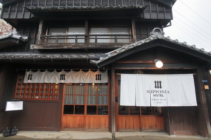 伊勢の文化と伝統に触れながら。往時の風情を残す街で暮らすように滞在できるホテル「NIPPONIA HOTEL 伊勢河崎 商人町」