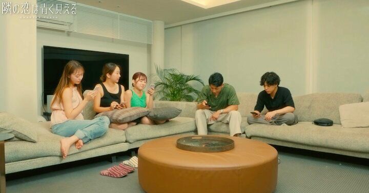 【写真・画像】モテすぎる彼女が違う男と…ダーツバーでの刺激的な“キス動画”に彼氏が動揺「いてもたってもいられない」 2枚目