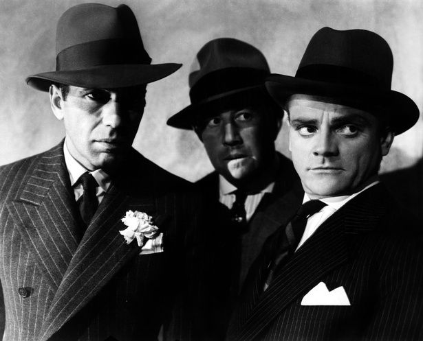 ジェームズ・キャグニー(右)とハンフリー・ボガート(左) 写真は『彼奴は顔役だ!』(39)より[c]EVERETT/AFLO