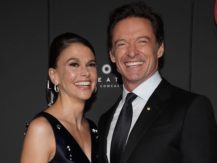 順調交際のヒュー・ジャックマン＆サットン・フォスター、レッドカーペットにそろって登場＆弾ける笑顔 （C）AFLO width=