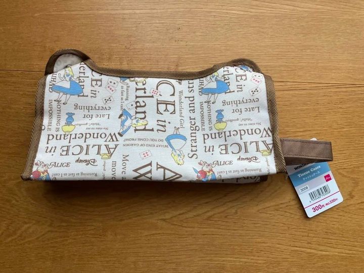 DAISO(ダイソー)：ティッシュケース(ふしぎの国のアリス)