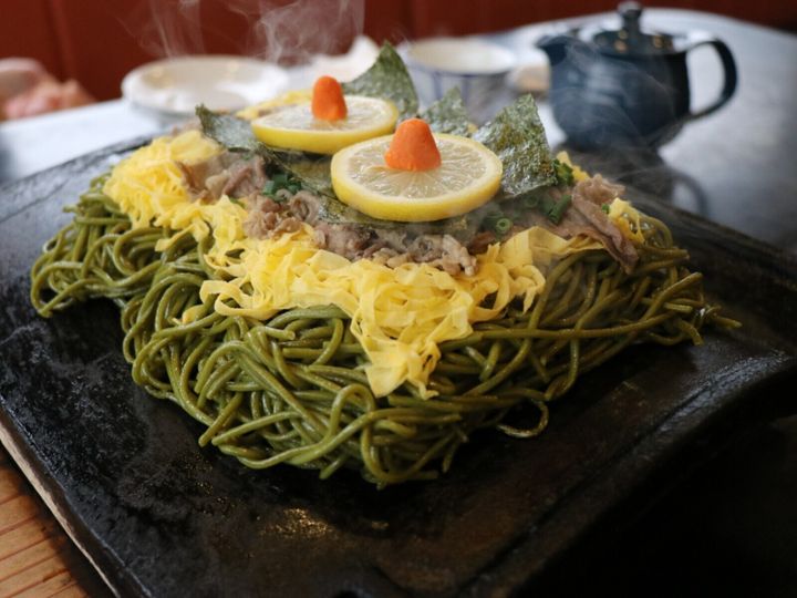 All About ニュース編集部が全国250人を対象に実施した旅先で食べたいご当地グルメに関するアンケートの調査結果から、旅先で食べたい「山口県のご当地グルメ」ランキングを発表！ 2位「瓦そば」を抑えた1位は？