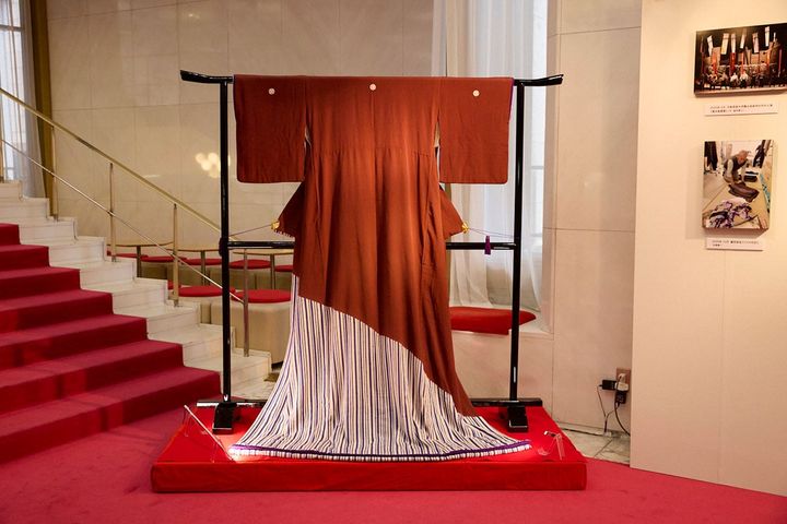 2025年「ニッセイ・バックステージ賞」を受賞した衣裳着付けの中村洋一さんのお仕事の功績