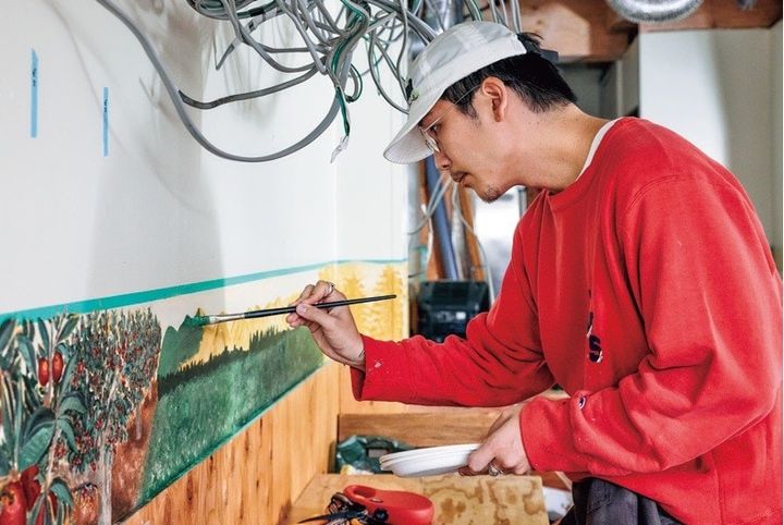 日本橋・小伝馬町の人気スイーツショップGRANDPAの2店目の塗装を手掛けるペインターの茂田雅弘さん