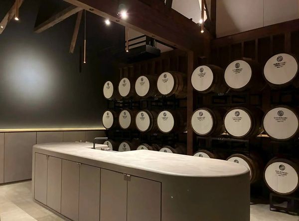 【富山県砺波市】若鶴酒造の三郎丸蒸留所内に「ハンドフィルルーム」が登場！新見学プランも