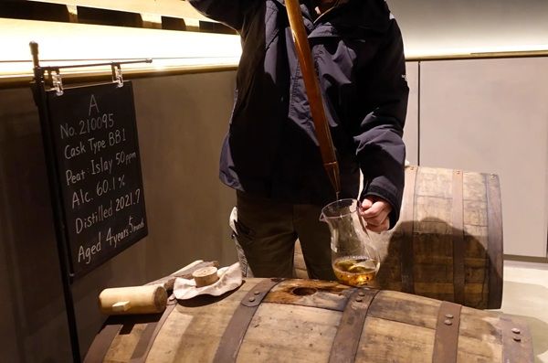 【富山県砺波市】若鶴酒造の三郎丸蒸留所内に「ハンドフィルルーム」が登場！新見学プランも