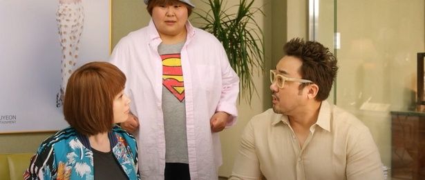 『グッバイ・シングル』ではスタイリスト役で華やかなファッションを披露 [c] Showbox / Mediaplex / courtesy Everett Collection