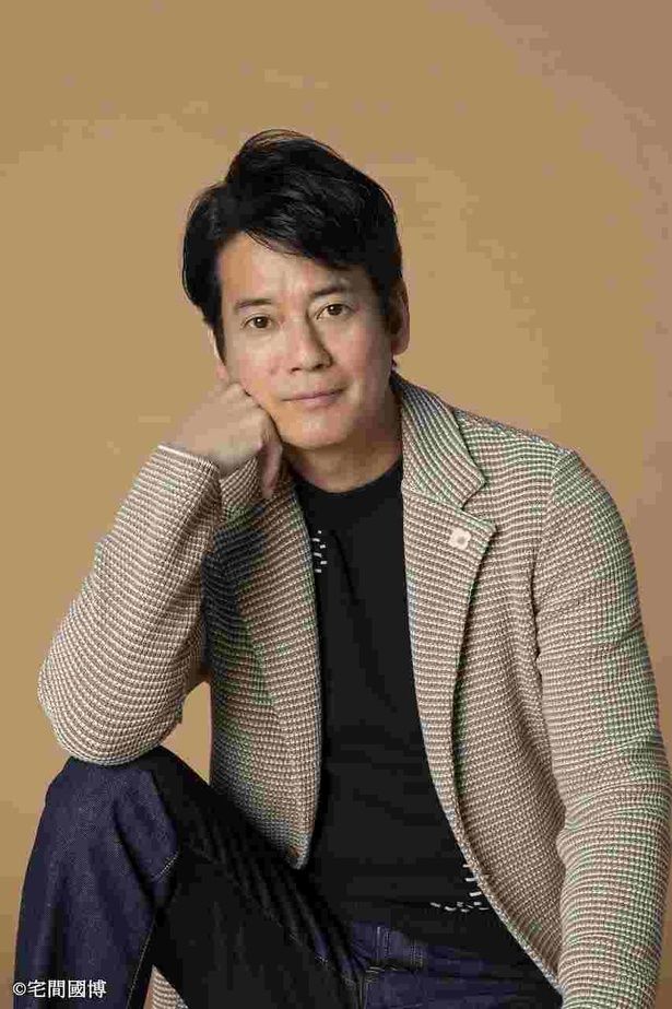 【写真を見る】主演の唐沢寿明はアフロヘアに挑戦！ [c]宅間國博