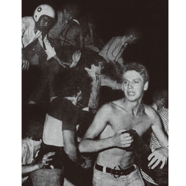 『YES YES YES Revolutionary Press in Italy 1966-1977』の印刷物の一部を展示し、時代の姿を紹介する。Rosso, anno III, nr. 10-11, 1976