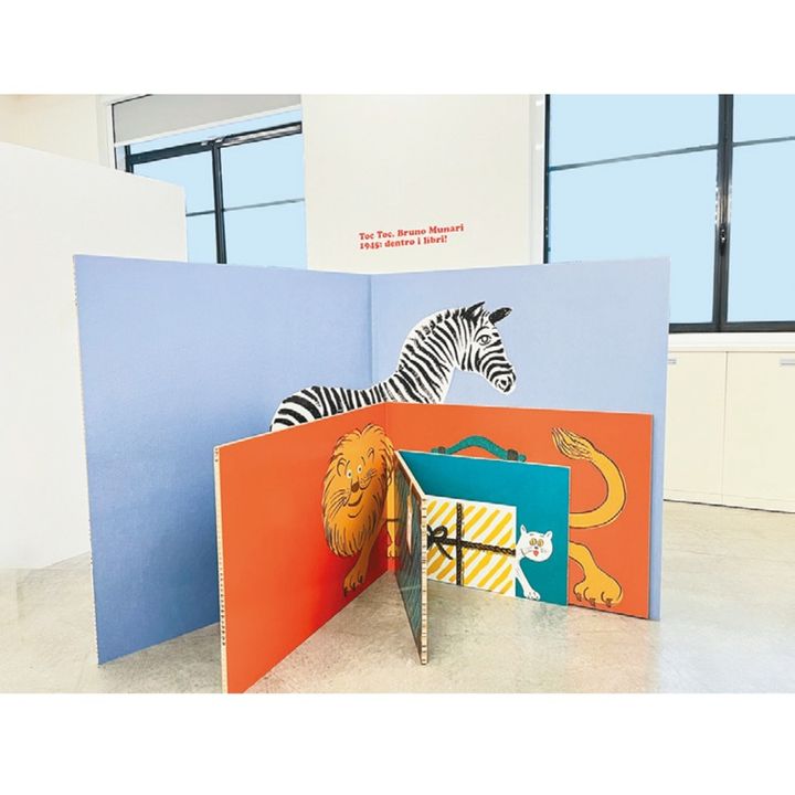 五味太郎など日本でも有名な作家の作品を数多く出版するコッライーニ・エディツィオーニ社の展示もユニーク。Courtesy of Corraini Edizioni
