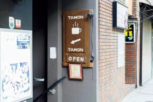 京都〈深夜喫茶／ホール 多聞〉店頭サイン