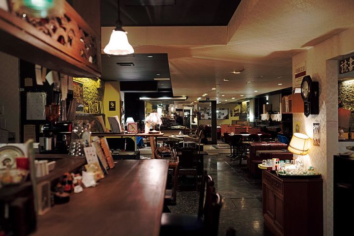 京都〈深夜喫茶／ホール 多聞〉店内
