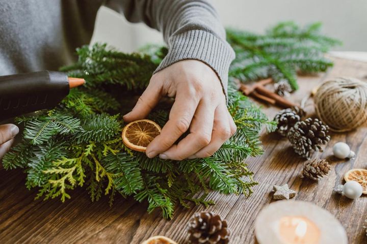 グルーガンでドライオレンジを固定