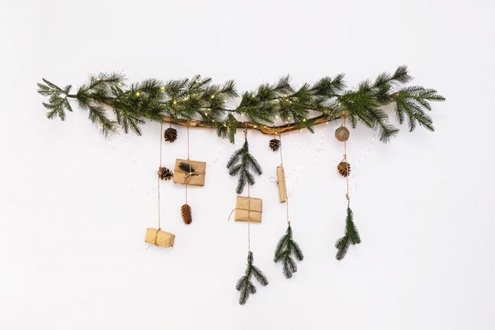 針葉樹の枝でつくったガーランド