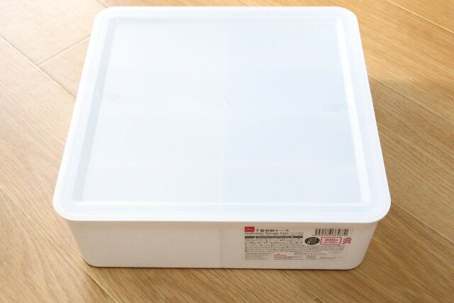 ダイソーの下着収納ケース フタ付 8マス