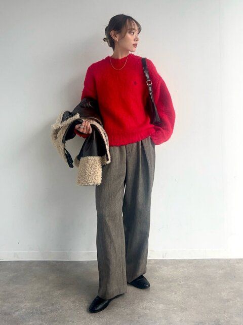 2025冬大人女性赤ニット最旬こなれコーデ
