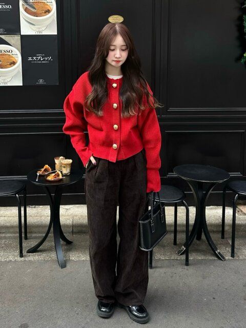 2025冬大人女性赤ニットクラシカル上品コーデ