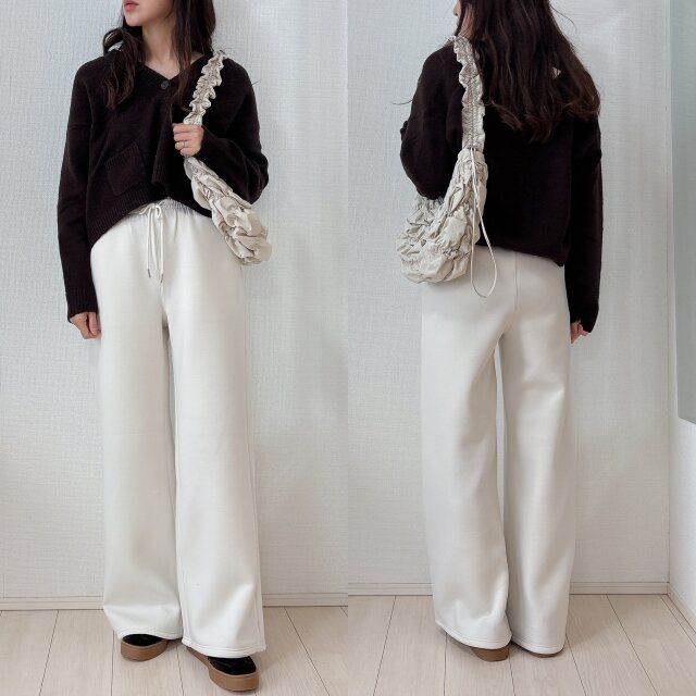 ユニクロスフレヤーンショートカーディガンとスウェットパンツコーデ