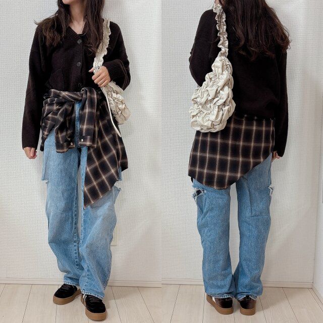 ユニクロスフレヤーンショートカーディガンとデニムのカジュアルコーデ