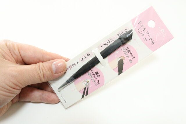 セリアのネイルアート用ピンセット1