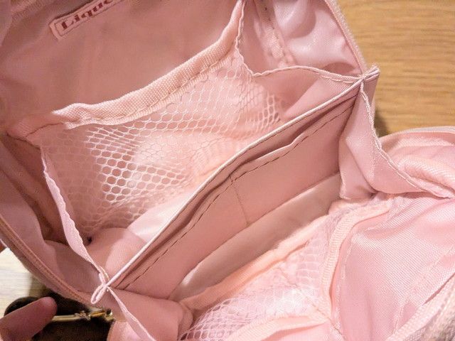 Liquem チェリーポーチ 内側 ポケットとメッシュ収納