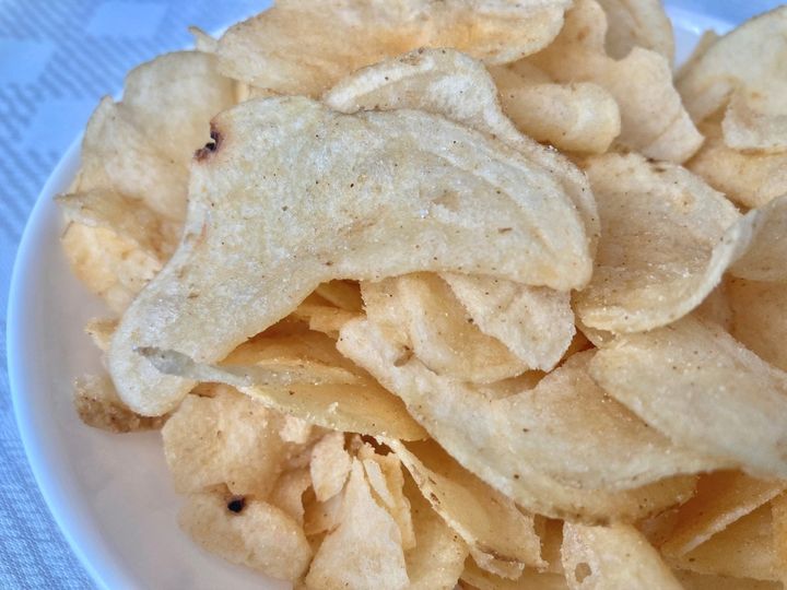 ネーミングほどのチーズ感はない？【セブン】絶妙なバランスが好印象の「チーズになりたいポテトチップス」