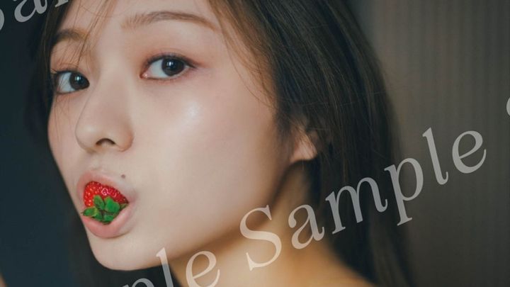 乃木坂46・梅澤美波2nd写真集『透明な覚悟』書店特典・折り目なしB3ポスター：HMV＆BOOKS SHIBUYA 撮影：東京祐 width=