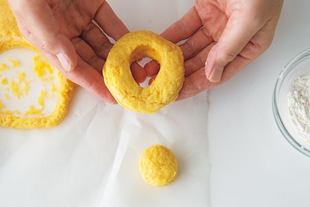 ホットケーキミックスで絵本『ドーナツペンタくん』のかんたんドーナツを作ろう！ チョコレートデコレーションのアレンジもご紹介♪の画像9