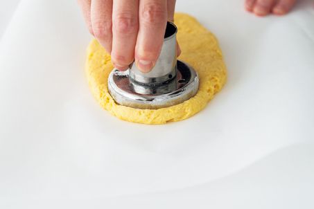 ホットケーキミックスで絵本『ドーナツペンタくん』のかんたんドーナツを作ろう！ チョコレートデコレーションのアレンジもご紹介♪の画像8