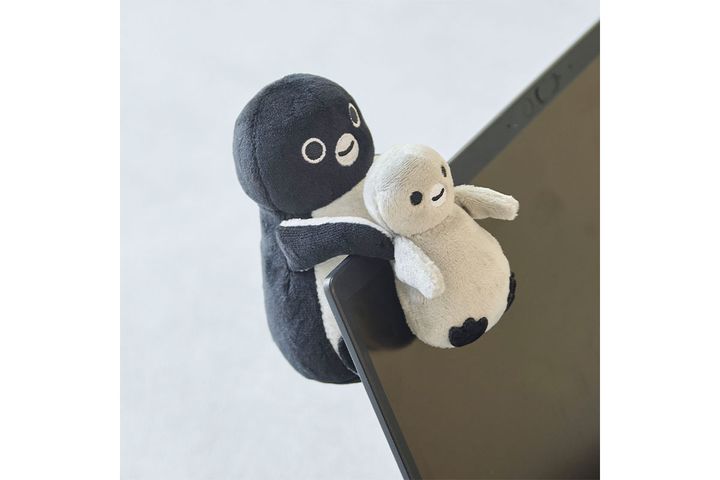 Suicaのペンギン ひっかけぬいぐるみ（子ペンギンと一緒）／￥2,650（税込み）