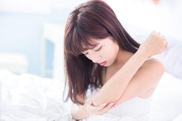 全身砂漠化が進んでいるアナタ！今すぐ体の乾燥チェックを ryanking999 / PIXTA(ピクスタ)