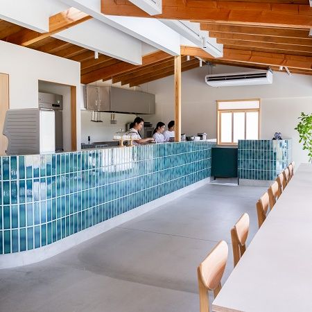 【京都府京都市】南岩本公園内の「The Paddock Cafe」で、乗馬や餌やり体験イベントを開催