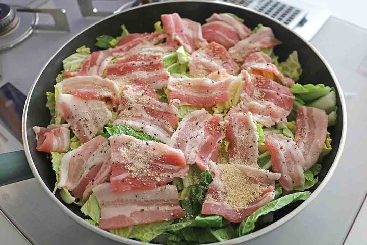 豚バラ白菜の塩バター煮８