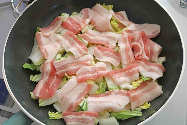 豚バラ白菜の塩バター煮６