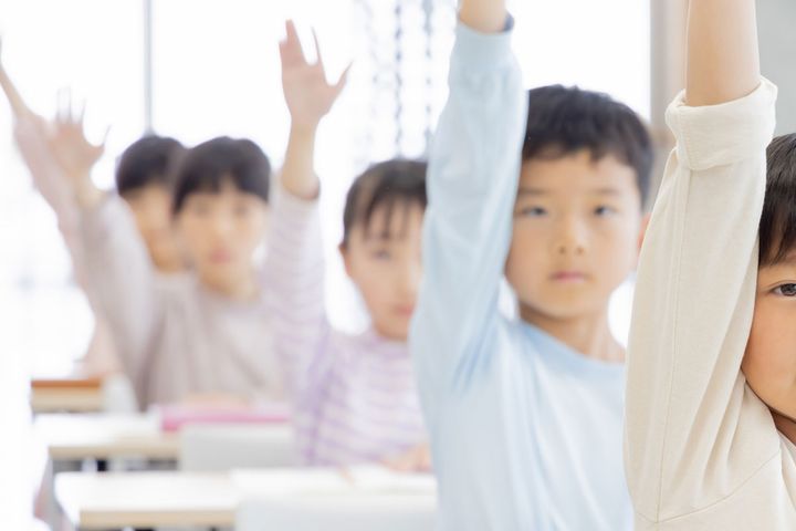 勉強する子どもたちのイメージ