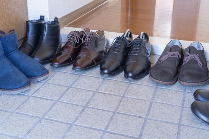 【玄関の疲れない掃除法】とは？ 日頃から「汚れを定着させない」ためのコツも紹介