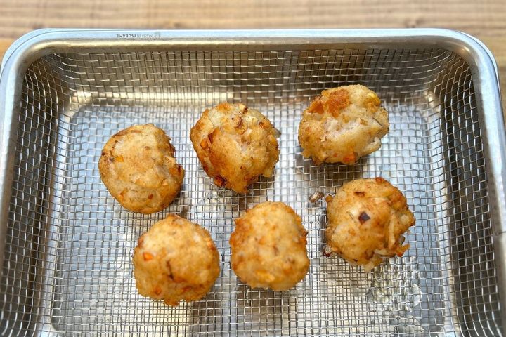 ボールを揚げる