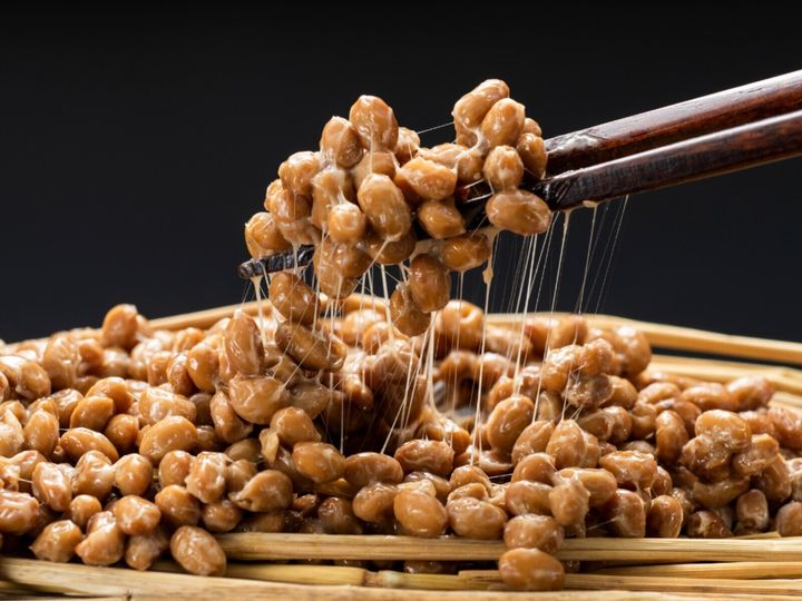 All About ニュース編集部が全国250人を対象に実施した「帰省手土産に関するアンケート」の調査結果から、帰省時の手土産にしたい「茨城県のお土産」ランキングを発表！ 2位「納豆チップル（リスカ株式会社）」を抑えた1位は？