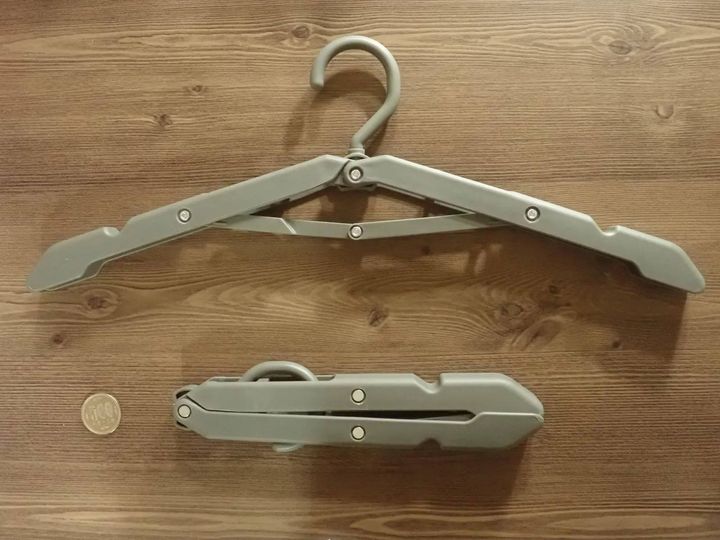 DAISO(ダイソー)：折りたたみハンガー(2本、B)