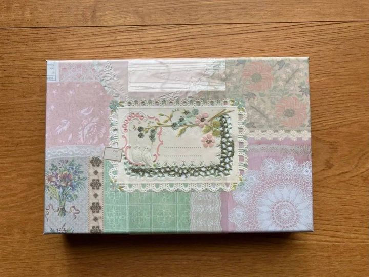 Seria(セリア)：文具小物収納BOX フタつき フレンチロマンチック